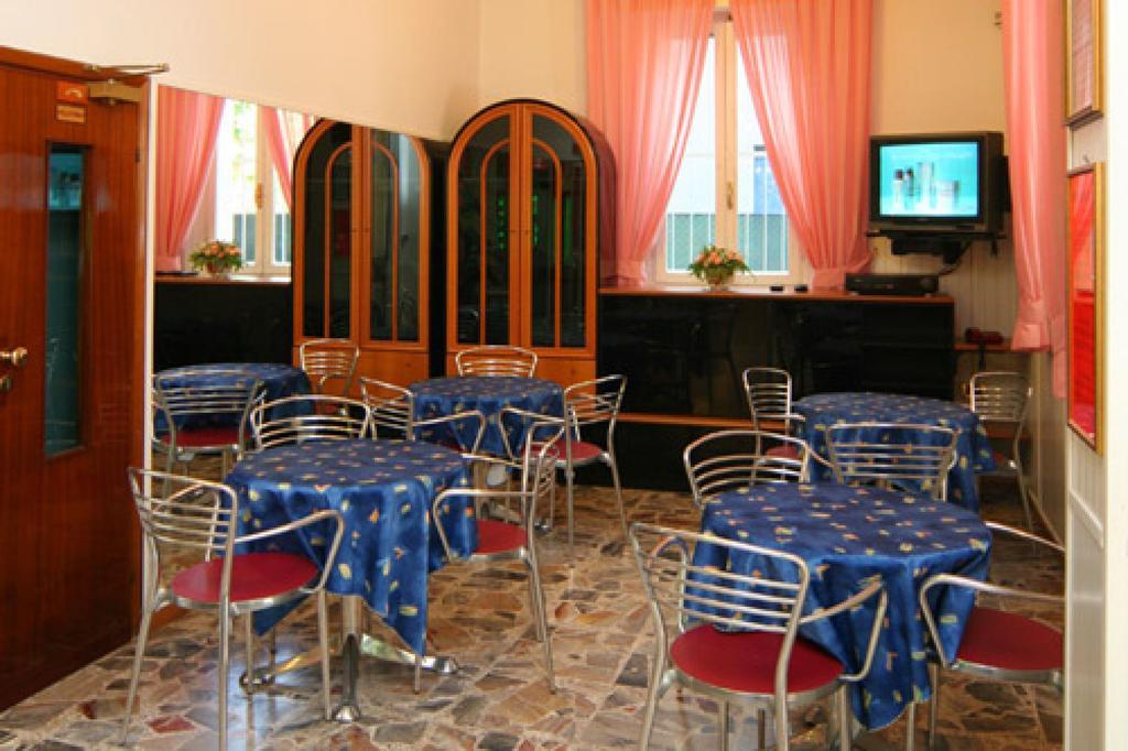 Hotel Parigi Rímini Exterior foto